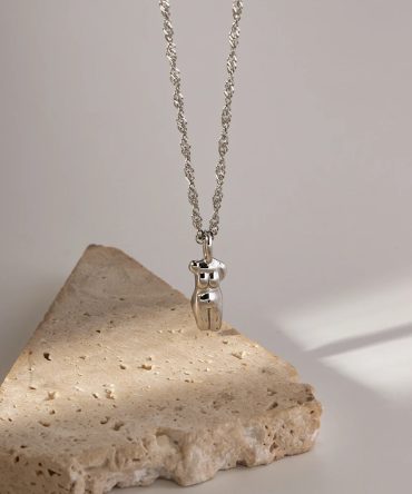 NUDE BODY NECKLACE - Image 1